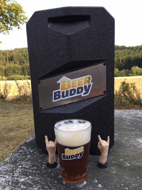 Der Beer Buddy: Bottoms up a beer!