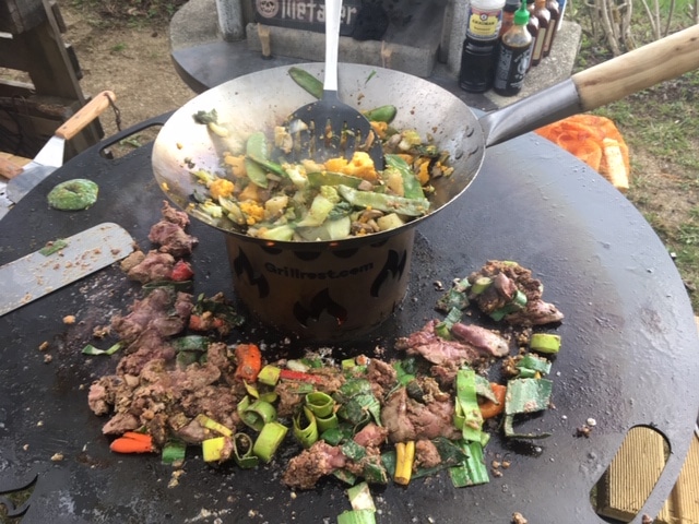 Teppanyaki (Grillen auf einer Stahlplatte)