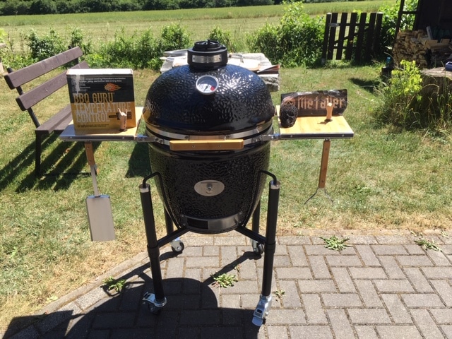 Monolith Classic Pro-Serie 1.0 Black mit BBQ Guru DigiQ DX3