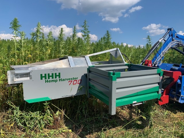 Hanfernte 2021 bei Frankenwald Hanf mit HHH Henrys Hemp Harvester