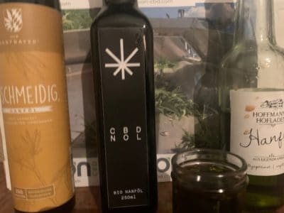 Hanföl bzw. Hanfsamenöl (Speiseöl) durch kalte Pressung von Hanfsamen