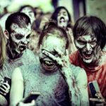 Smombies: Zombies am Smartphone - von ihrer Umwelt abgeschottet